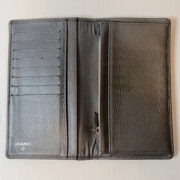 Authentic Chanel Bi-fold wallet. - Picture 4 of 9